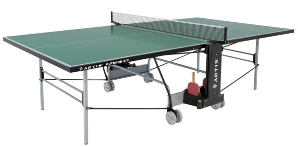Venkovní stůl na stolní tenis.