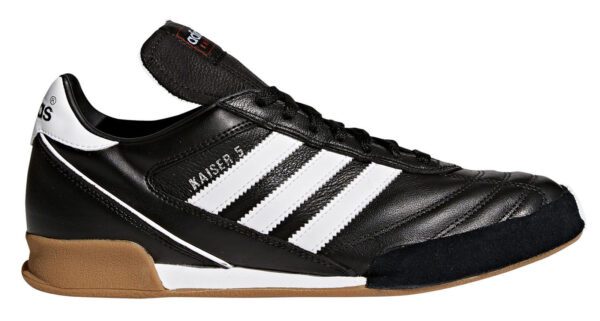 Boty na nohejbal a halové sporty.
