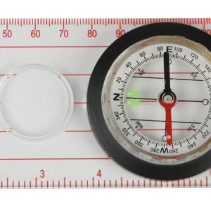 Klasická turistická buzola 140 mm dlouhá.
