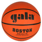 Odolný gumový basketbalový míč pro venkovní hru. Velikost 5.