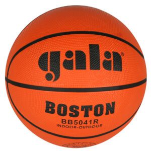 Odolný gumový basketbalový míč pro venkovní hru. Velikost 5.