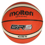 Odolný gumový basketbalový míč pro venkovní hru. Velikost 5.