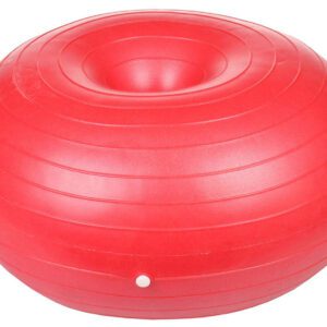 Zploštělý gymnastický míč pro rehabilitační cvičení.