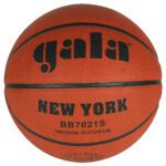 Basketbalový míč určený pro nižší soutěže. Velikost 7