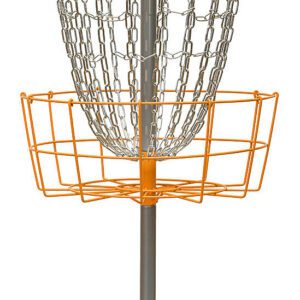 Přenosný koš na discgolf.