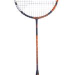 Karbonová badmintonová raketa se zvětšenou plochou.