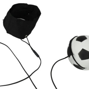 Gumový míček na gumičce v designu fotbalového míče. 