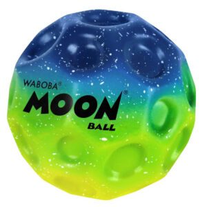 Populární házecí míček Waboba Moonball v duhové verzi.