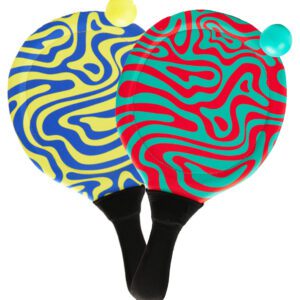 Set raket a míčků na plážový tenis.