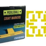 Značky pro vytyčení kurtu na pickleball.