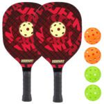 Sada pálek s míčky na hru Pickleball.